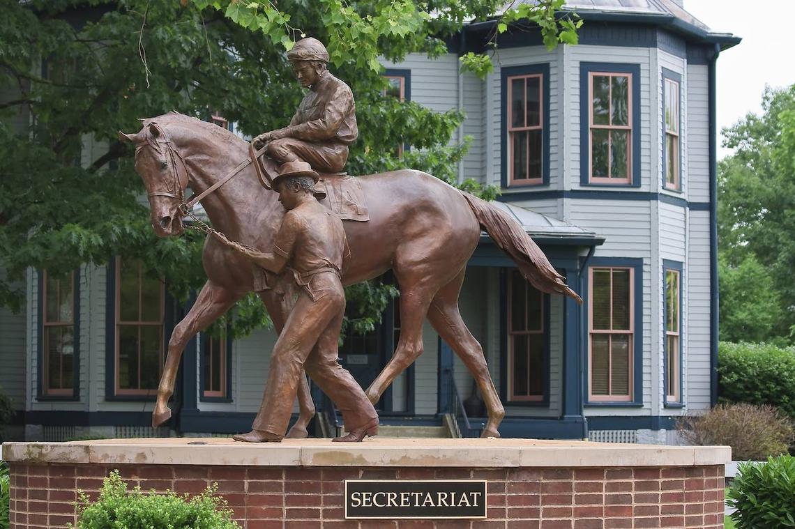  A statue of Secretariat. 