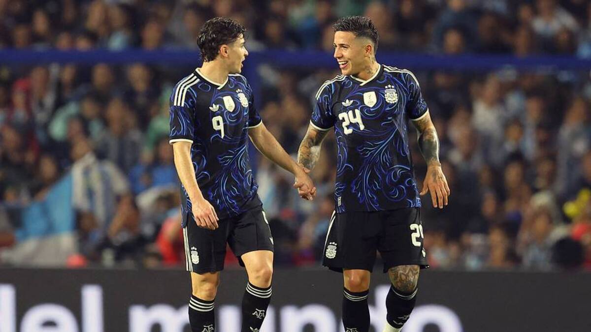 Julián Alvarez (L) and Enzo Fernández could be on the move this summer. | ALEJANDRO PAGNI/AFP/Getty Images 