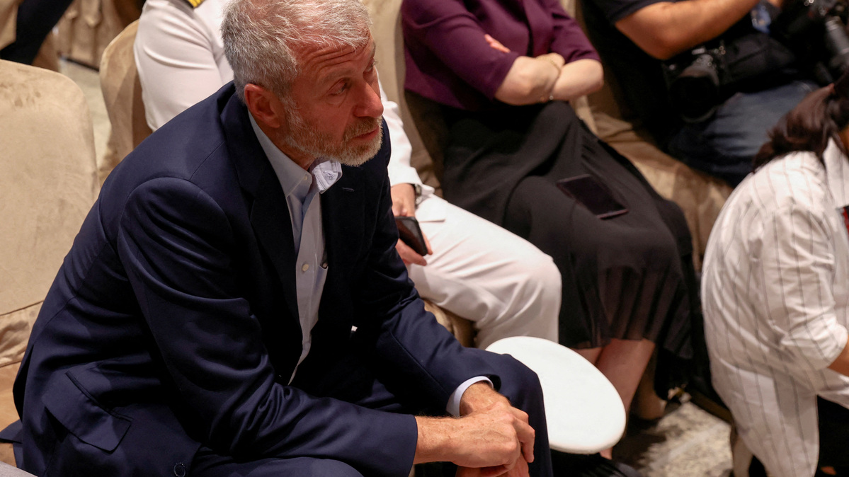 FILE PHOTO: Roman Abramovich attends a signing ceremony in Istanbul, Turkey July 22, 2022. REUTERS/Umit Bektas/File Photo