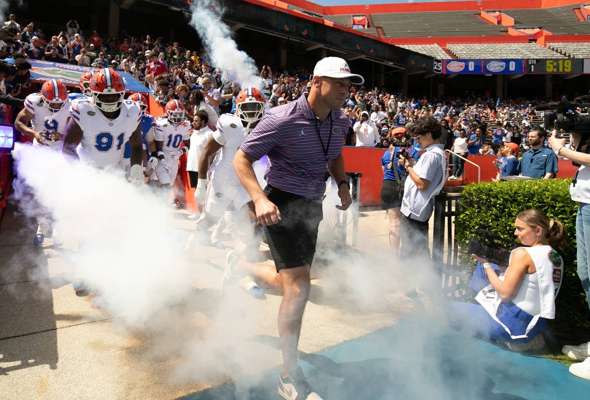  Florida head coach Jon Sumrall and the team blasts out onto the field before the Orange and Blue game at Steve Spurrier Field at Ben Hill Griffin Stadium in Gainesville, Florida, on Saturday, April 11, 2026. © Alan Youngblood/Gainesville Sun / USA TODAY NETWORK via Imagn Images