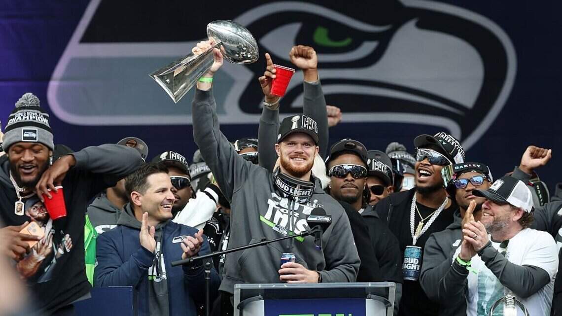 Defending champion Seahawks, Patriots kick off season with Super Bowl rematch