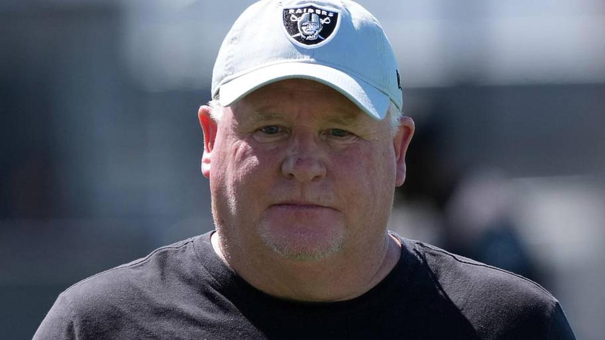  Jul 24, 2025; Henderson, NV, USA; Las Vegas Raiders offensive coordinator Chip Kelly during training camp at the Intermountain Healthcare Performance Center. Mandatory Credit: Kirby Lee-Imagn Images | Kirby Lee-Imagn Images 