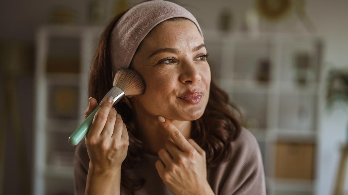 Hot Flashes Ruining Your Makeup? 3 Tips From Makeup Artist Laura Geller