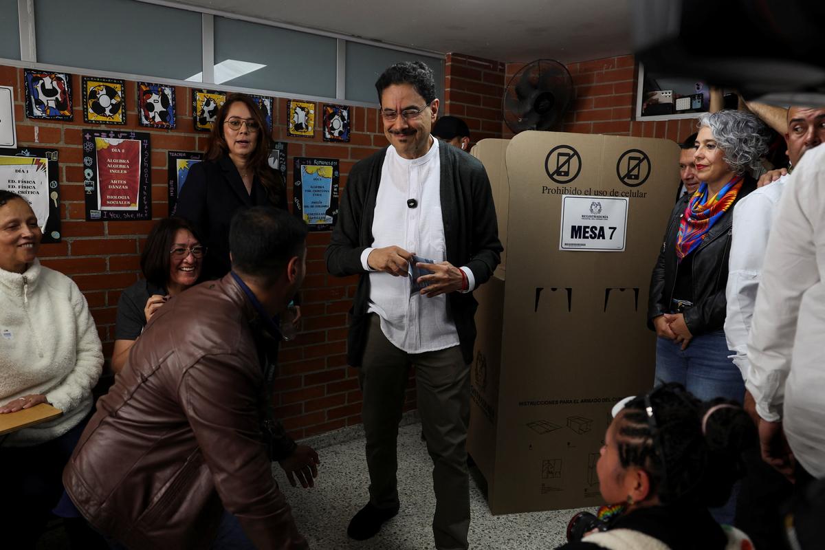 Colombian presidential candidate Ivan Cepeda of the Historic Pact party reacts at a polling station during the first round of the presidential election, in Bogota, Colombia May 31, 2026. REUTERS/Luisa Gonzalez