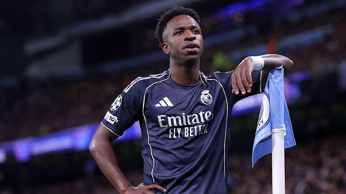  Vinicius Jr has yet to lock down his future at Real Madrid. | Alex Livesey/Danehouse/Getty Images 