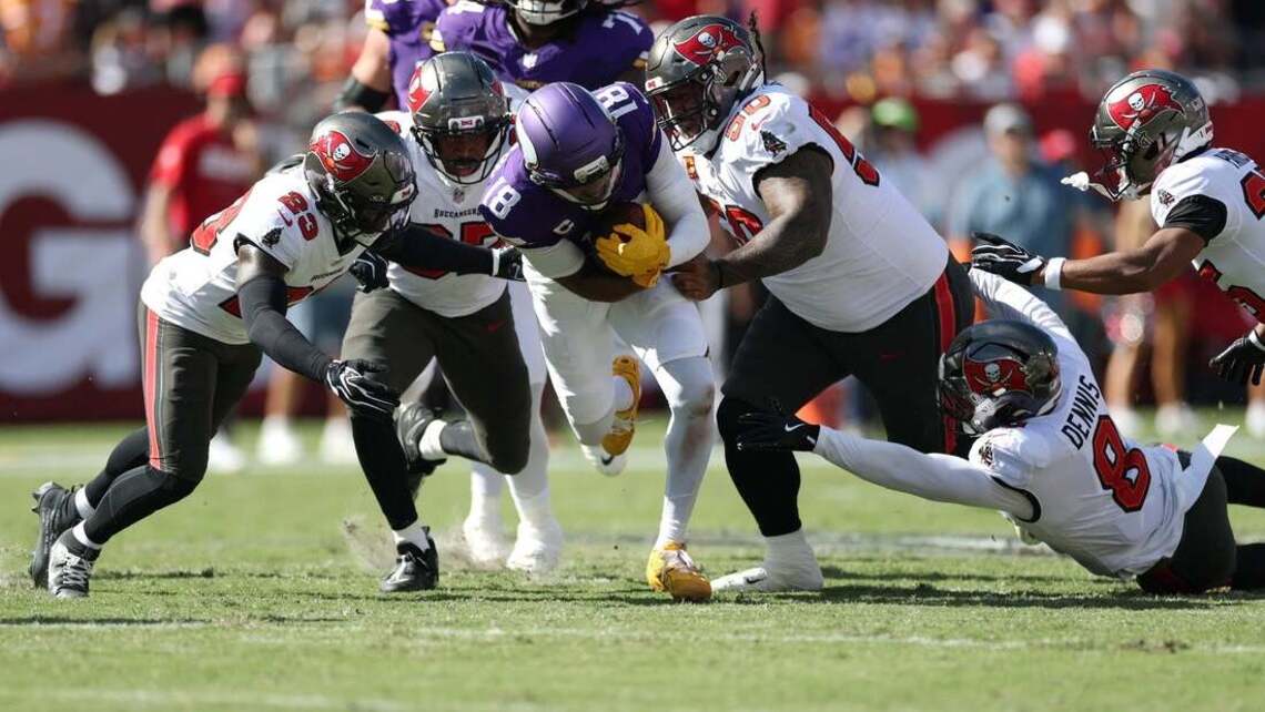 Vikings star WR Justin Jefferson knocked out early with ankle injury