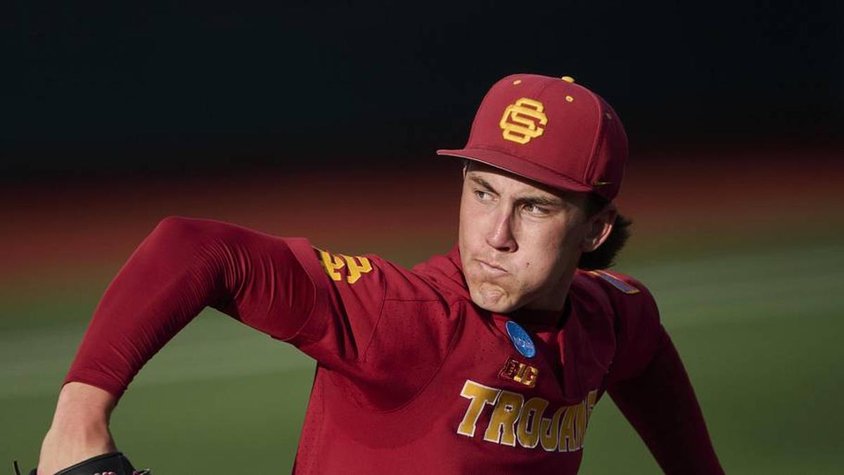  May 31, 2025; Corvallis, OR, USA; USC pitcher Mason Edwards (30) throws the ball during the fourth inning against Saint Mary's at the NCAA Corvallis Regional at Goss Stadium. Mandatory Credit: Troy Wayrynen-Imagn Images | Troy Wayrynen-Imagn Images 