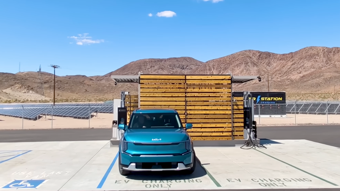 New Off-Grid EV Charger Runs on Sunshine and Costs You Nothing 