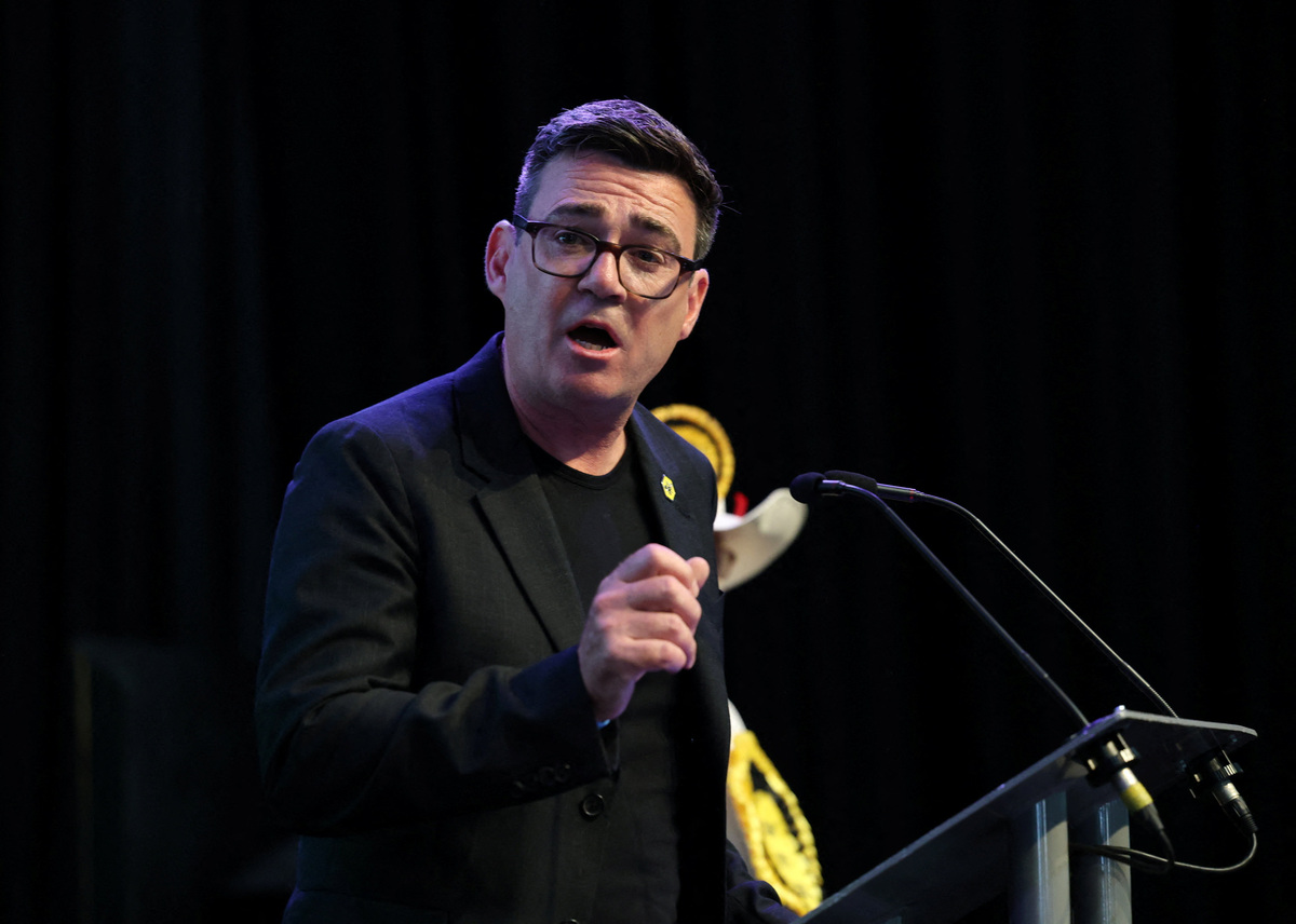 Newly elected Makerfield MP Andy Burnham of Britain's Labour Party speaks following his victory in the Makerfield by-election, triggered by the resignation of Labour MP John Simons, at the The Edge Wigan in Wigan, Britain, June 19, 2026. REUTERS/Temilade Adelaja