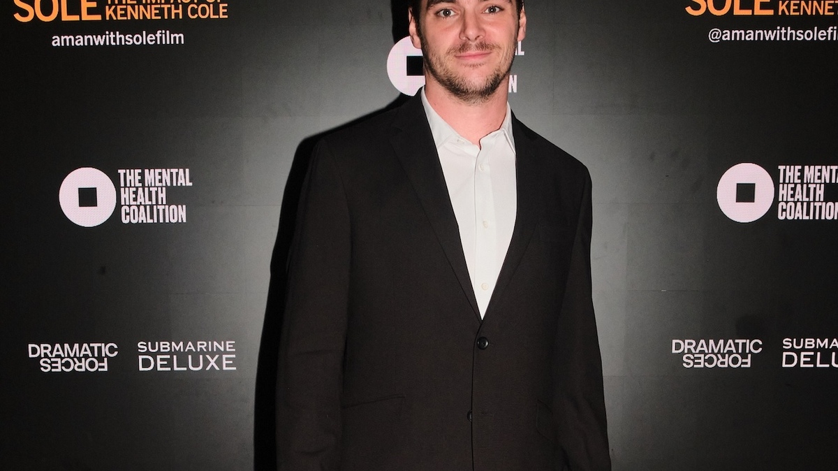RJ Mitte's Sister Lacianne Cries During Emotional Funeral Service With Family