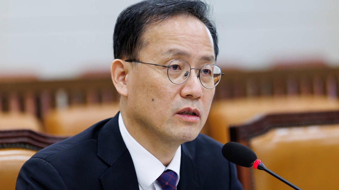 South Korea's finance chief bets chip boom outlasts selloff 