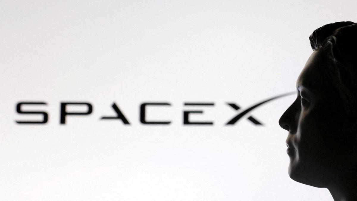FILE PHOTO: A 3D-printed miniature model of Elon Musk and a SpaceX logo are seen in this illustration created onJanuary 23, 2025. REUTERS/Dado Ruvic/Illustration/File Photo