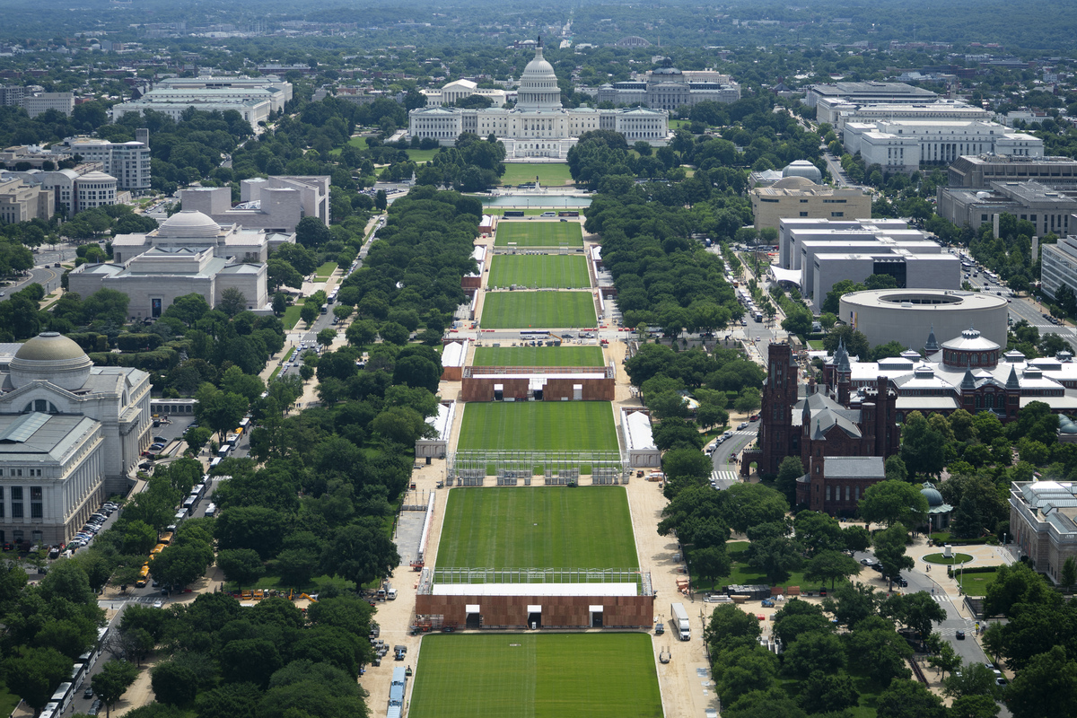 FILE -- Construction in preparation for the Great American State Fair, part of America's 250th birthday celebration, on the National Mall in Washington, June 1, 2026. It is Freedom 250, not America 250, that has taken the lead on President Donald Trump's grand plans for the anniversary, which include a triumphal arch, a National Garden of American Heroes and the Great American State Fair. (Allison Robbert/The New York Times)