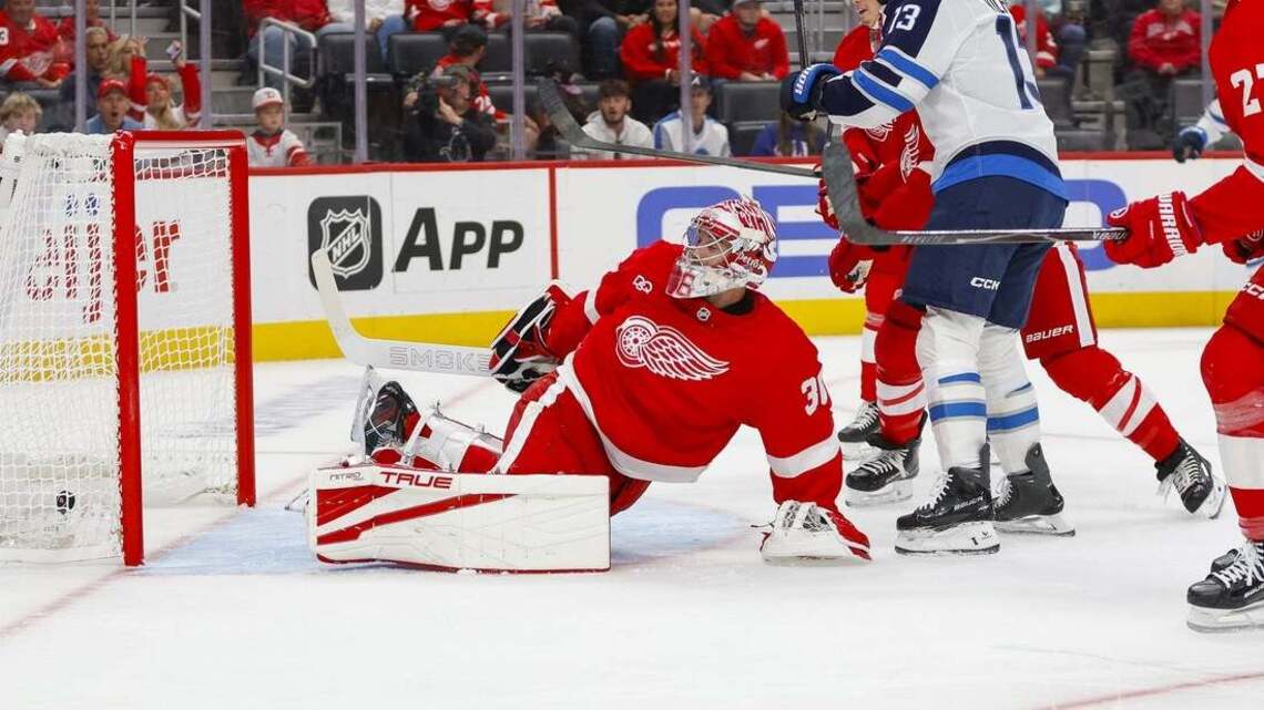 Jets capitalize on power plays, take down Red Wings 