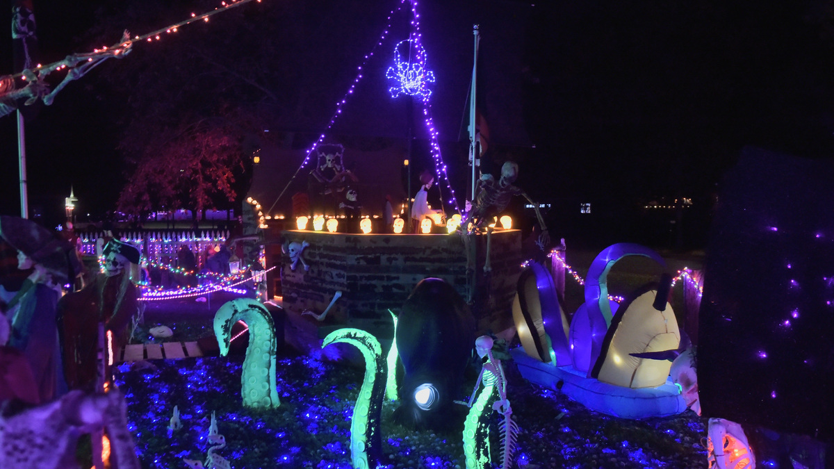 St Cloud couple's ghostly pirate ship a Halloween tradition | Biloxi ...