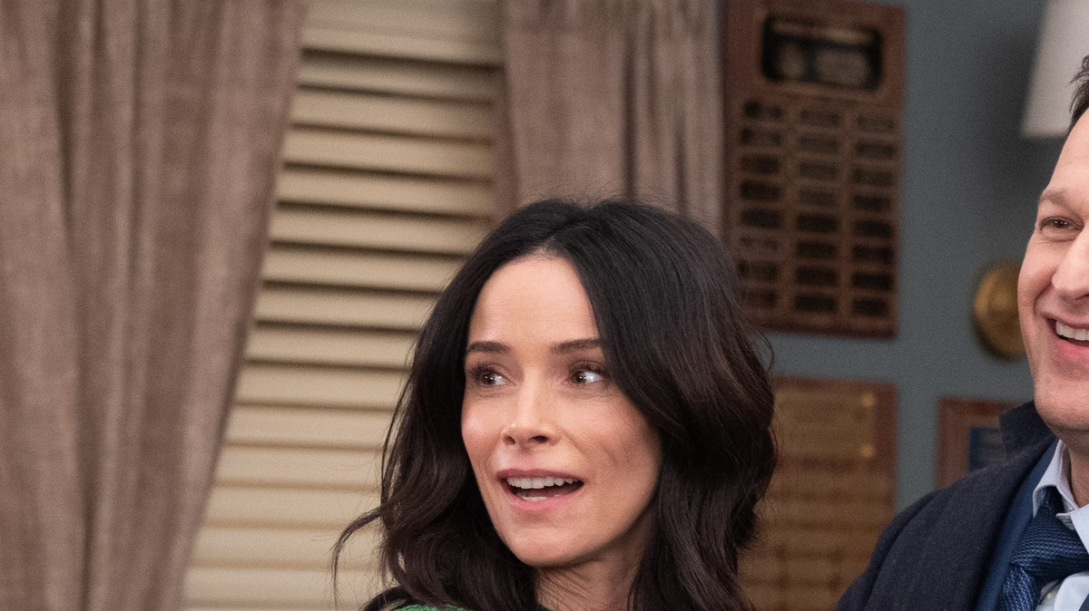 Abigail Spencer and Josh Charles in the Season 1 finale of "Best Medicine."