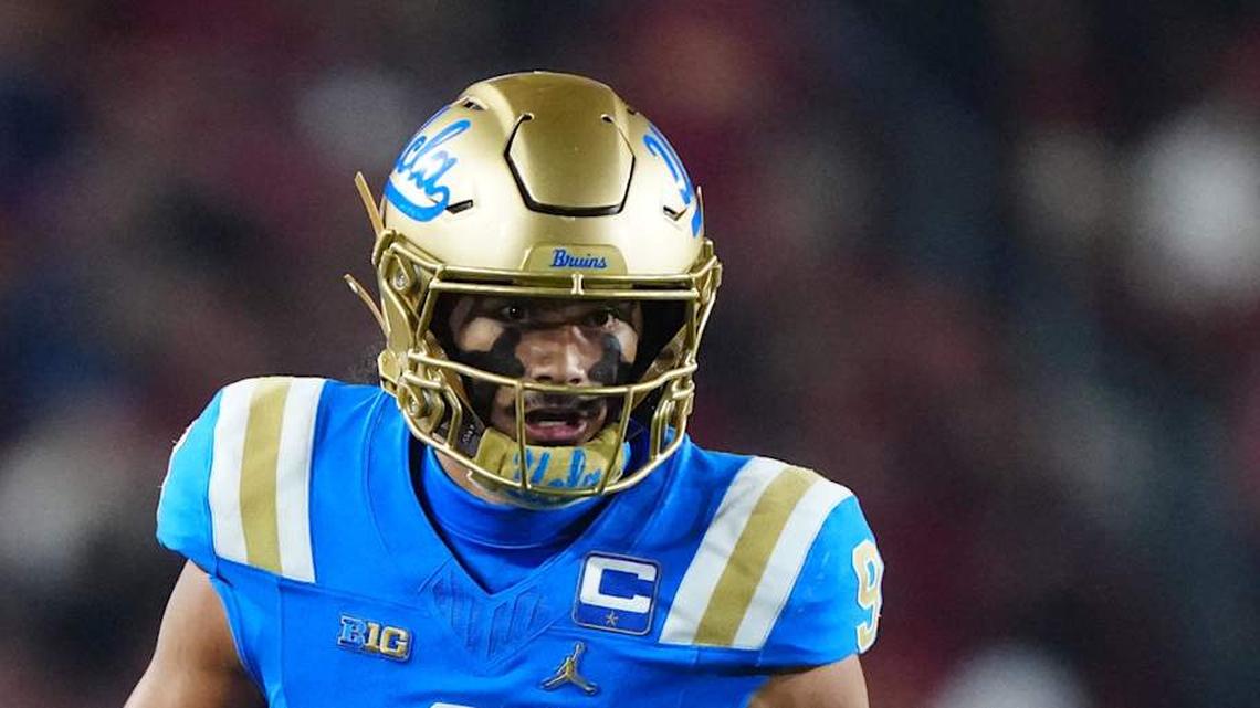  Nov 29, 2025; Los Angeles, California, USA; UCLA Bruins quarterback Nico Iamaleava (9) carries the ball against the Southern California Trojans in the first half at United Airlines Field at Los Angeles Memorial Coliseum. Mandatory Credit: Kirby Lee-Imagn Images | Kirby Lee-Imagn Images 