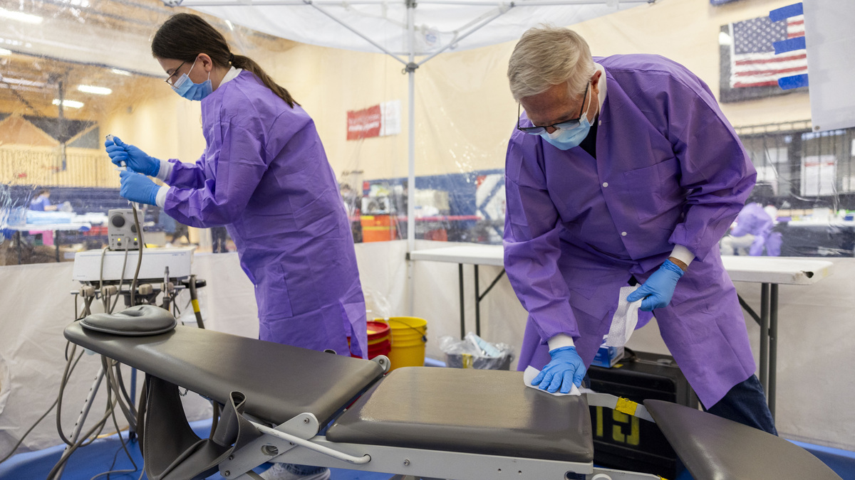 Kaitlyn Hammer, of Center City, Pennsylvania, and Joe McMonagle, of Baltimore, Maryland, volunteered at a free dental clinic in Philadelphia in August 2025. Pennsylvania estimates 310,000 people could lose Medicaid and become uninsured next year. (Tyger Williams/The Philadelphia Inquirer/TNS)