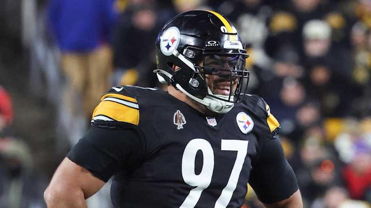  Nov 30, 2025; Pittsburgh, Pennsylvania, USA; Pittsburgh Steelers defensive tackle Cameron Heyward (97) looks on during the second quarter against the Buffalo Bills at Acrisure Stadium. Mandatory Credit: Charles LeClaire-Imagn Images | Charles LeClaire-Imagn Images 
