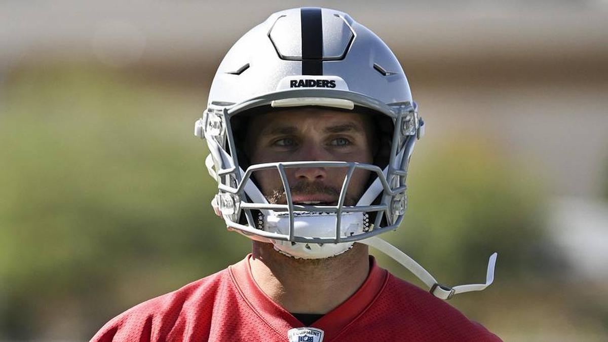  May 28, 2026; Henderson, NV, USA; Las Vegas Raiders quarterback Kirk Cousins (8) warms up during organized team activities at Intermountain Health Performance Center. Mandatory Credit: Candice Ward-Imagn Images | Candice Ward-Imagn Images 