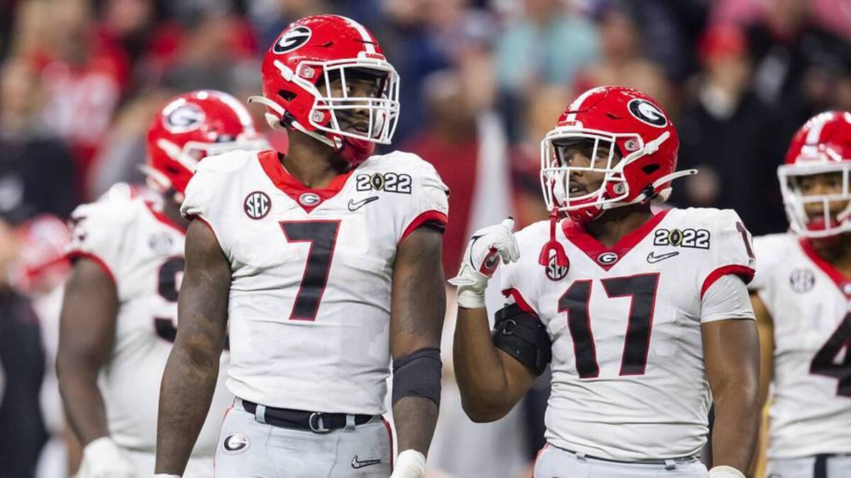  Jan 10, 2022; Indianapolis, IN, USA; Georgia Bulldogs linebacker Quay Walker (7) and Nakobe Dean (17) against the Alabama Crimson Tide in the 2022 CFP college football national championship game at Lucas Oil Stadium. Mandatory Credit: Mark J. Rebilas-Imagn Images | Mark J. Rebilas-Imagn Images 