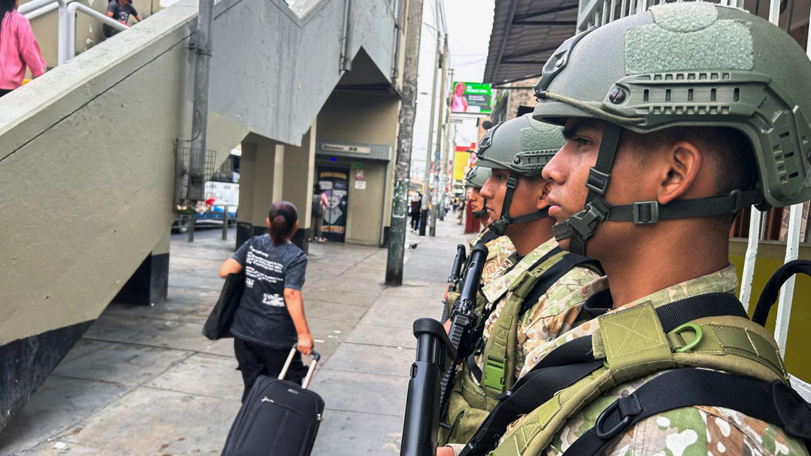 Perú decreta que militares y policías asuman control de penales de alta peligrosidad 