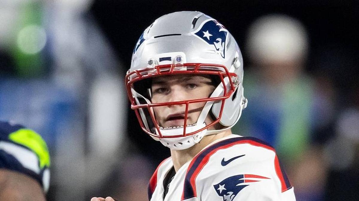  Feb 8, 2026; Santa Clara, CA, USA; New England Patriots quarterback Drake Maye (10) against the Seattle Seahawks during Super Bowl LX at Levi's Stadium. Mandatory Credit: Mark J. Rebilas-Imagn Images | Mark J. Rebilas-Imagn Images 