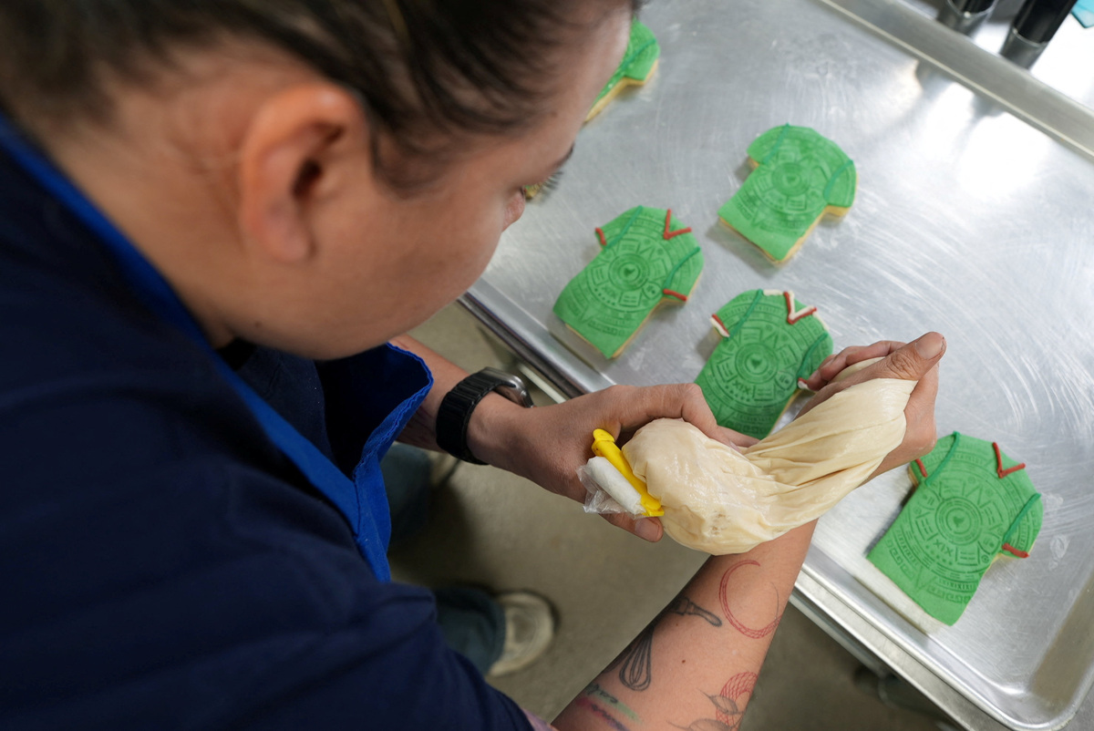 Erika Lopez, 42, owner of the Cookieteria by Lovely bakery, prepares 2026 World Cup-themed conchas, traditional Mexican sweet breads, at the Cookieteria by Lovely bakery, in West Covina, California, U.S., June 20, 2026. REUTERS/Leonardo Benassatto