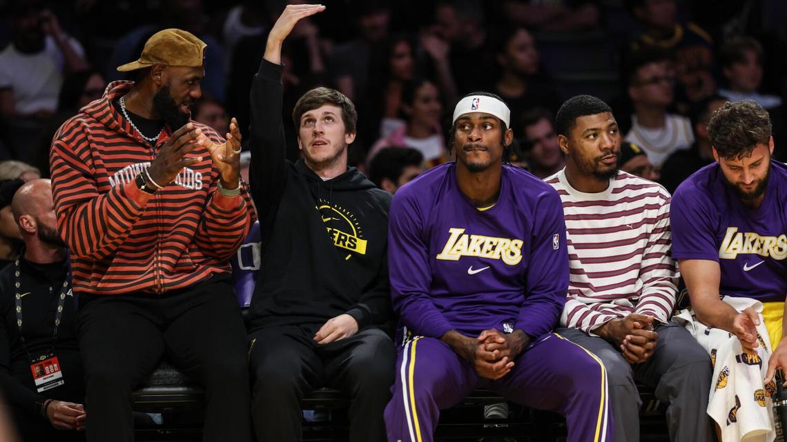 Bill Plaschke: Broken Lakers need to shut down the season 