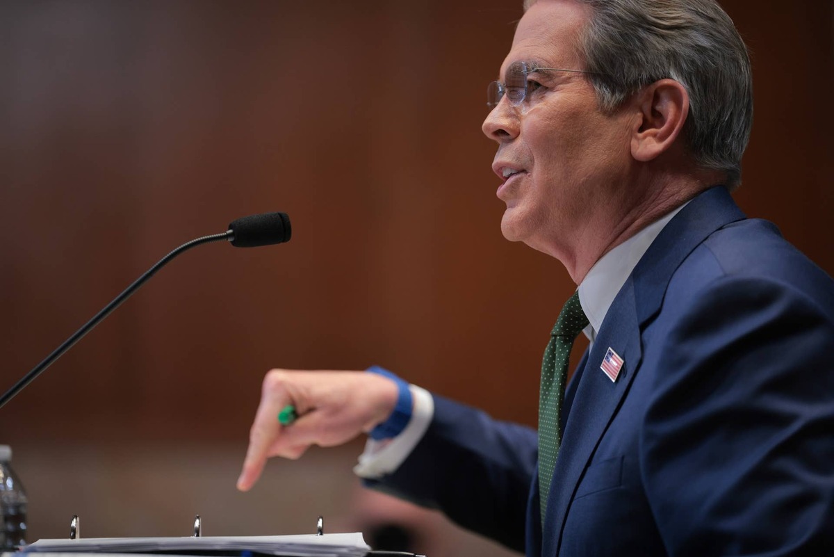  Bessent tells Congress that the "deficit" can fall to 3% of GDP by the end of President Trump's term. 