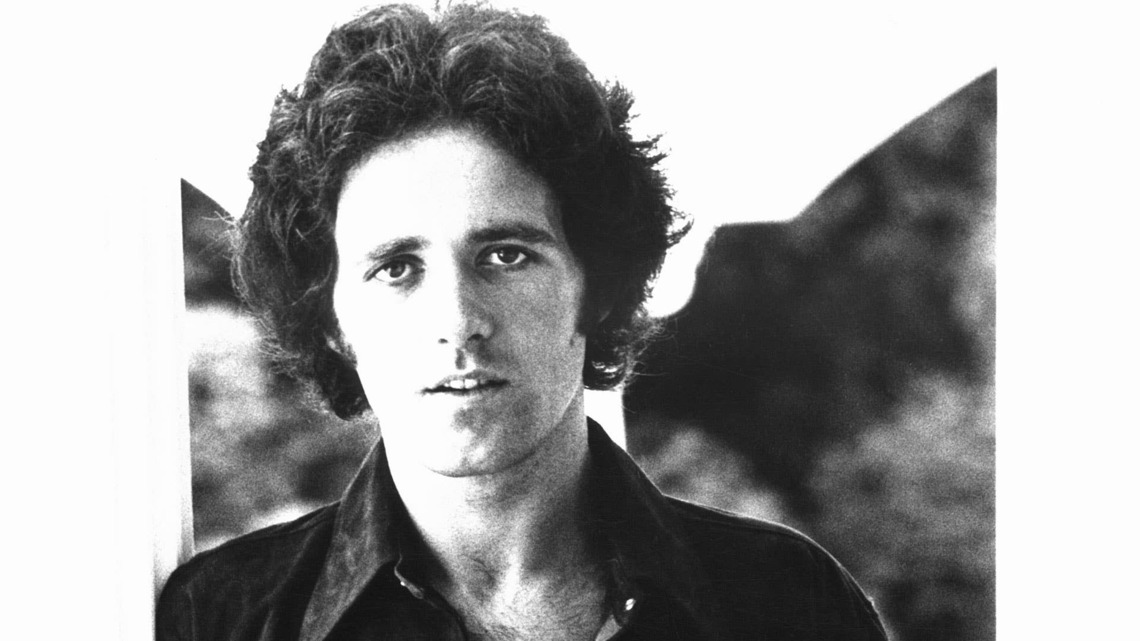 1972 Hit, Written by a 21-Year-Old, Stunned Neil Diamond and Spent 6 Weeks at No. 1 