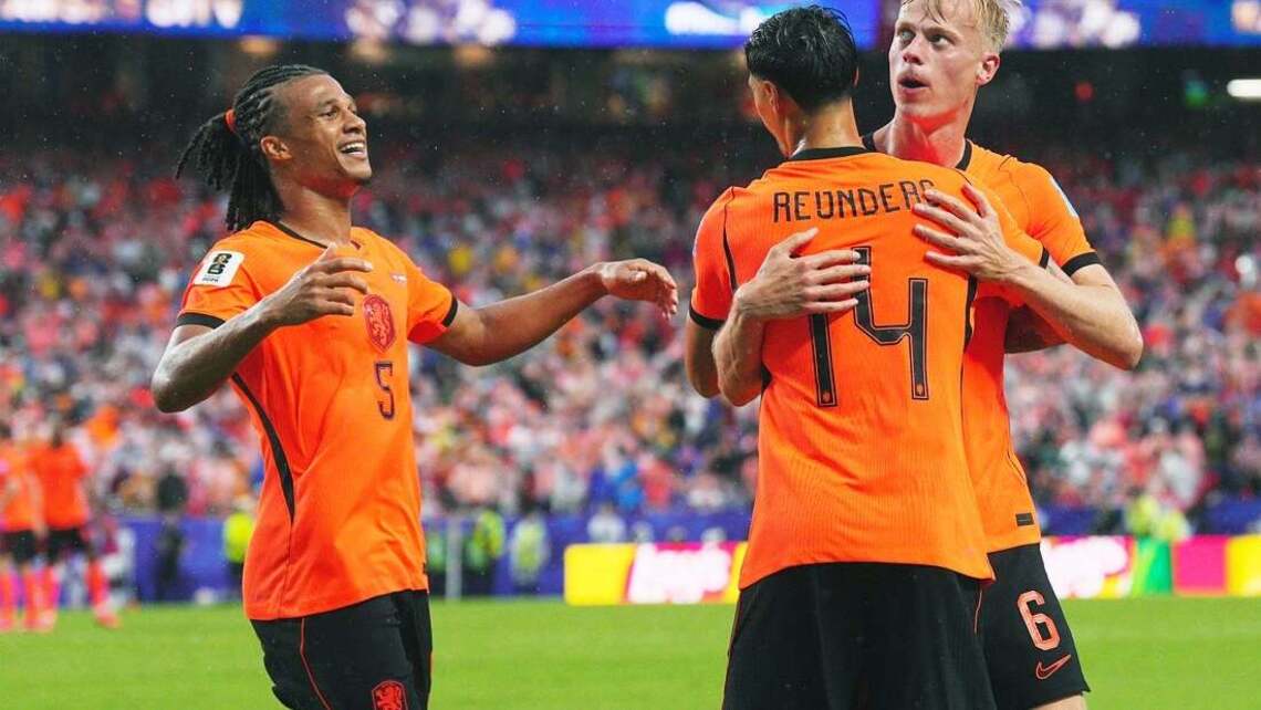 Netherlands grab early 2-goal lead vs. Tunisia, win Group F 