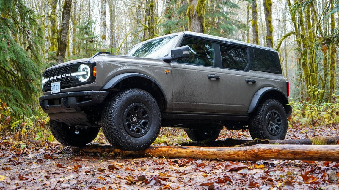 We Compared the 2026 Ford Bronco Badlands and Jeep Wrangler Rubicon. One Clearly Won 
