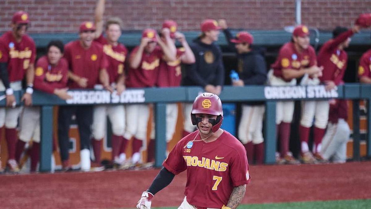  May 31, 2025; Corvallis, OR, USA; USC infielder Abbrie Covarrubias (7) scores in the sixth inning against Saint Mary's at the NCAA Corvallis Regional at Goss Stadium. | Troy Wayrynen-Imagn Images 