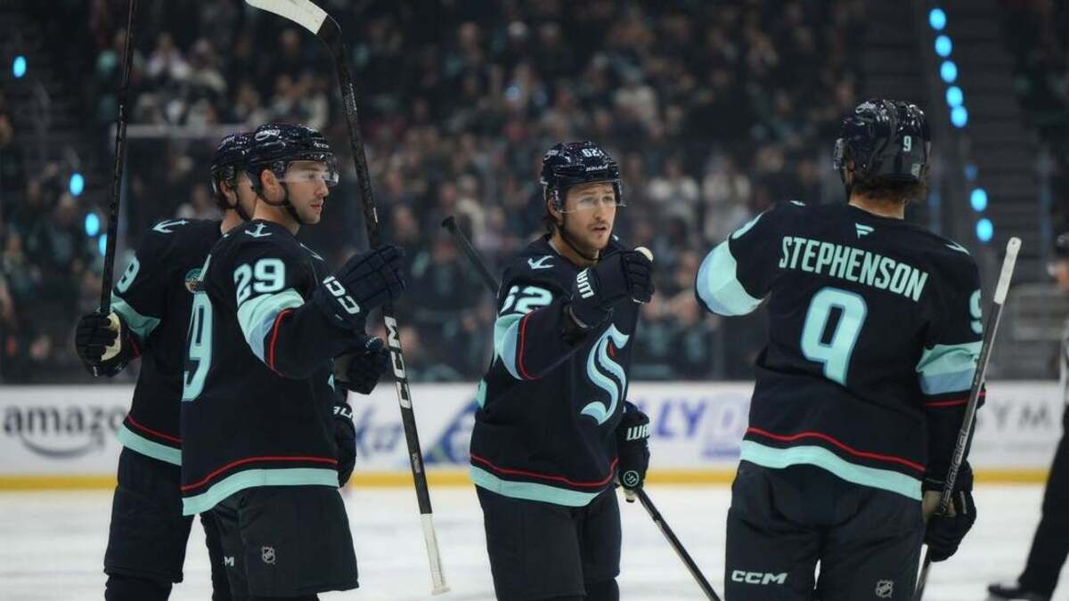 Kraken squander third-period lead, bounce back to top Mammoth | Miami ...