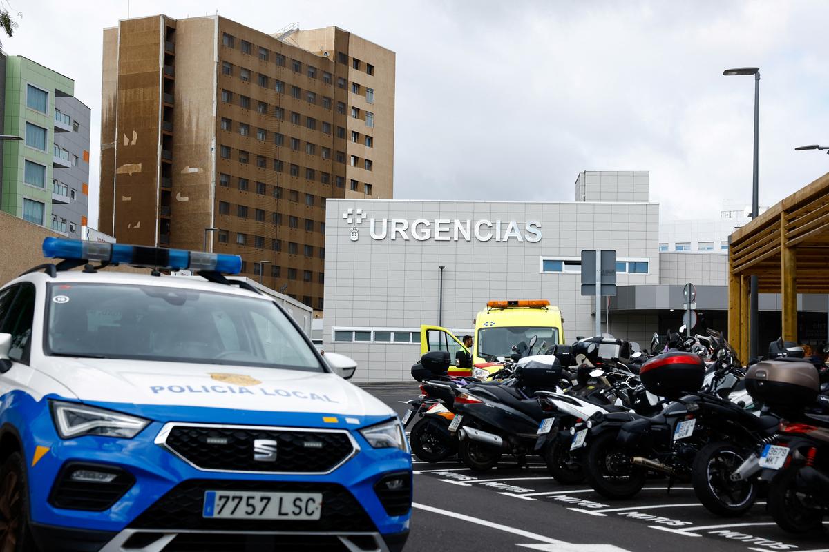 Exterior of the Our Lady of Candelaria University Hospital, in Santa Cruz de Tenerife, Spain, May 6, 2026. The luxury cruise ship, MV Hondius that has been hit by an outbreak of the deadly hantavirus is set to dock at the Canary Island of Tenerife, Spanish state broadcaster TVE reported on Wednesday, citing sources from the country's health ministry, while the regional government of the Canary Islands is opposed to allowing the cruise ship to dock on the archipelago, its leader, Fernando Clavijo said. REUTERS/Borja Suarez