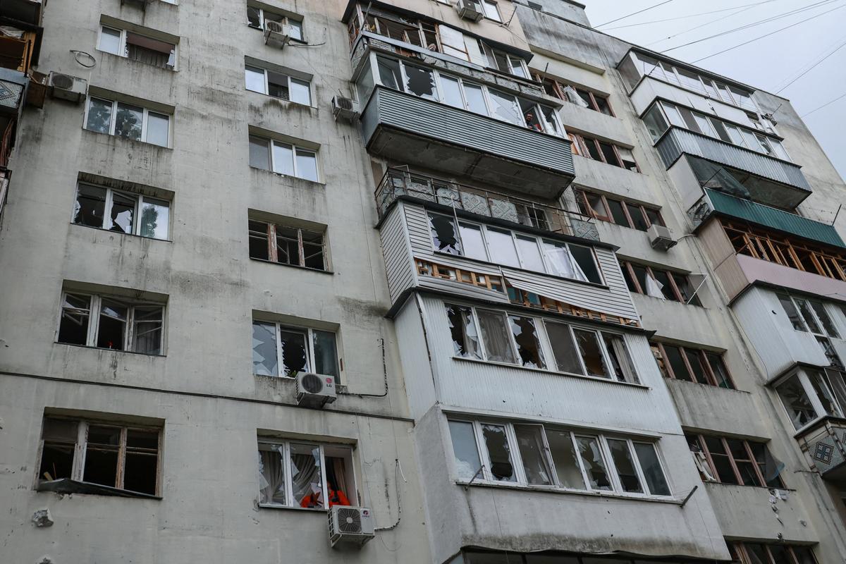 Broken windows in an apartment building damaged during a Russian drone strike, amid Russia's attack on Ukraine, in Odesa, Ukraine May 13, 2026. REUTERS/Nina Liashonok