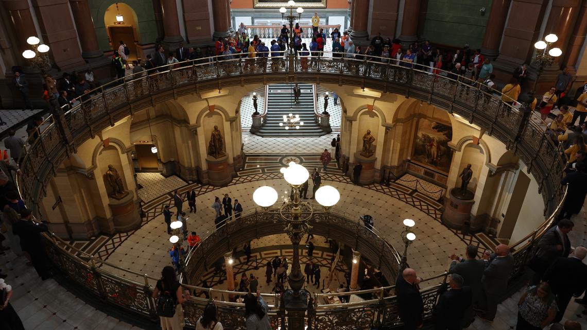 Illinois set to OK regulatory framework for big AI companies, including independent safety audits 