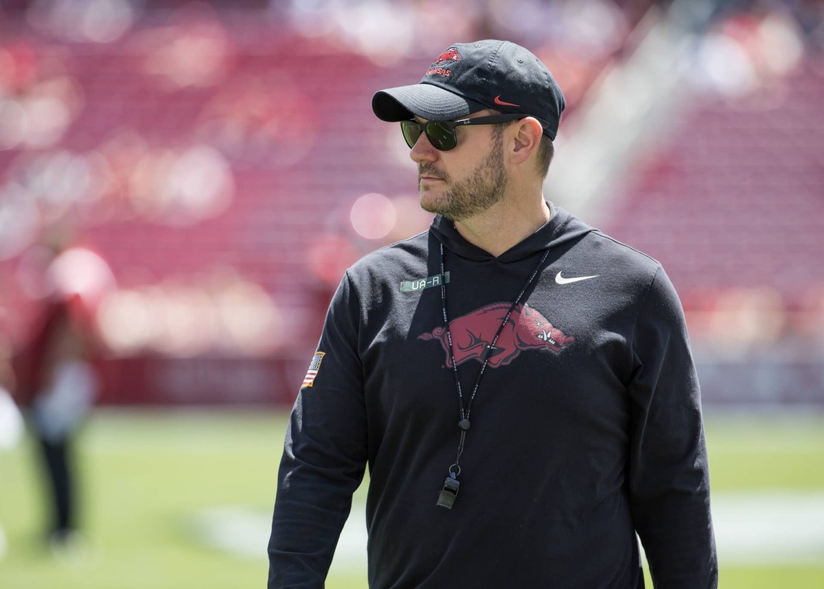  Arkansas coach Ryan Silverfield looks over his players during warmups before the spring game at Donald W. Reynolds Razorback Stadium on April 25, 2026, in Fayetteville, Arkansas. © Brett Rojo-Imagn Images