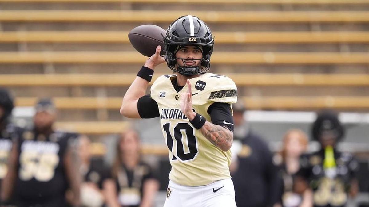  Colorado quarterback Julian Lewis is the first major recruit for Deion Sanders. | Ron Chenoy-Imagn Images 