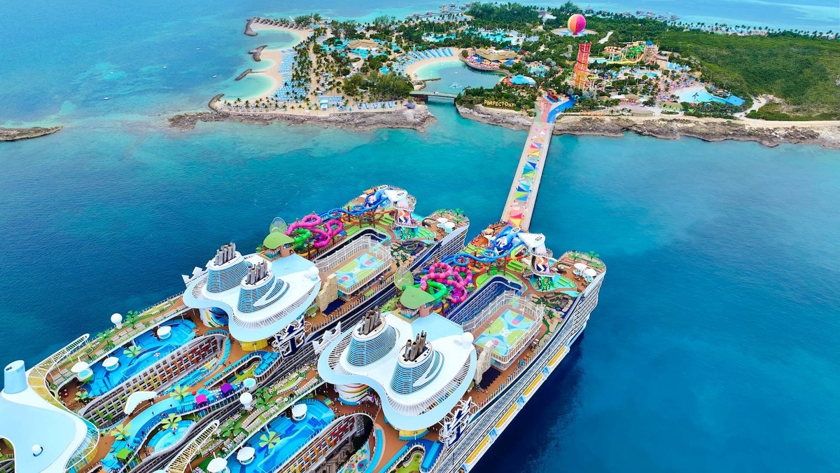  Cruise passengers should be careful to stay on within the yellow lines along the pier at Perfect Day at CocoCay. 