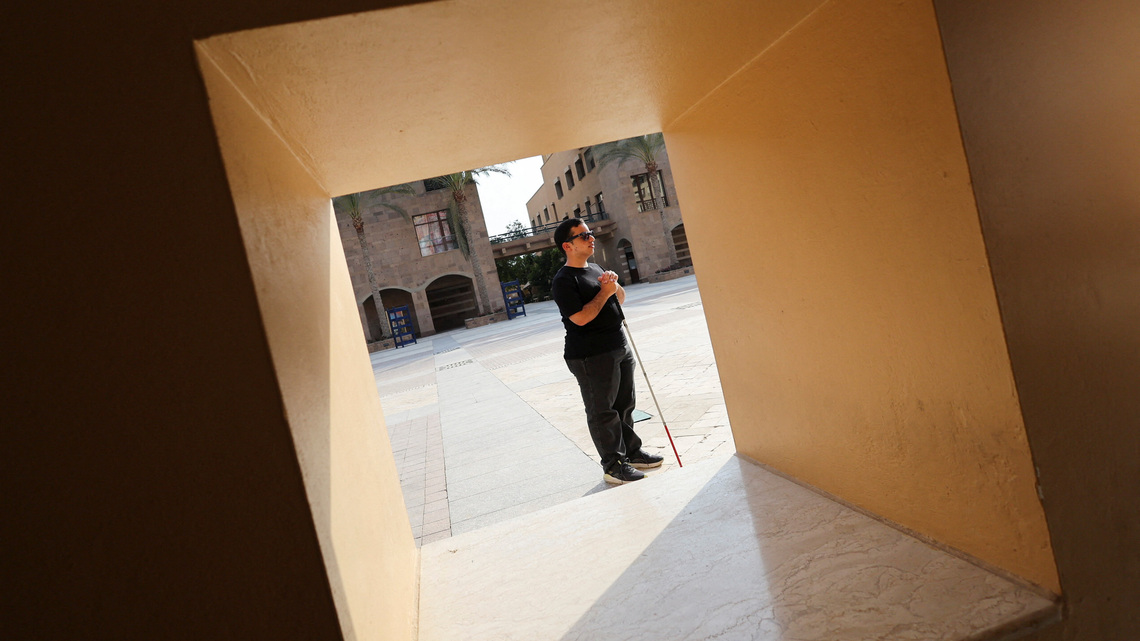 Blind Egyptian entrepreneur's AI app helps others 'see' the world 