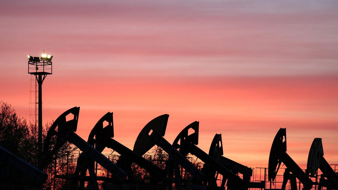 Oil set for second weekly gain as US ramps up pressure on Iran