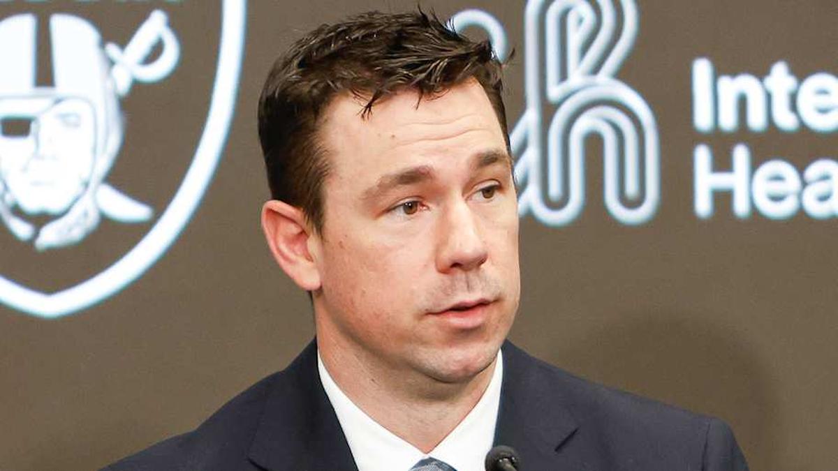  Raiders head coach Klint Kubiak | Darrell Craig Harris, On SI 