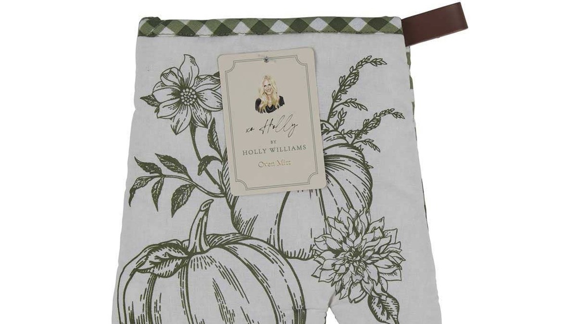 Dollar General's Adorable $2 Pumpkin Print Oven Mitt Looks Straight Out of a Cottage Kitchen 