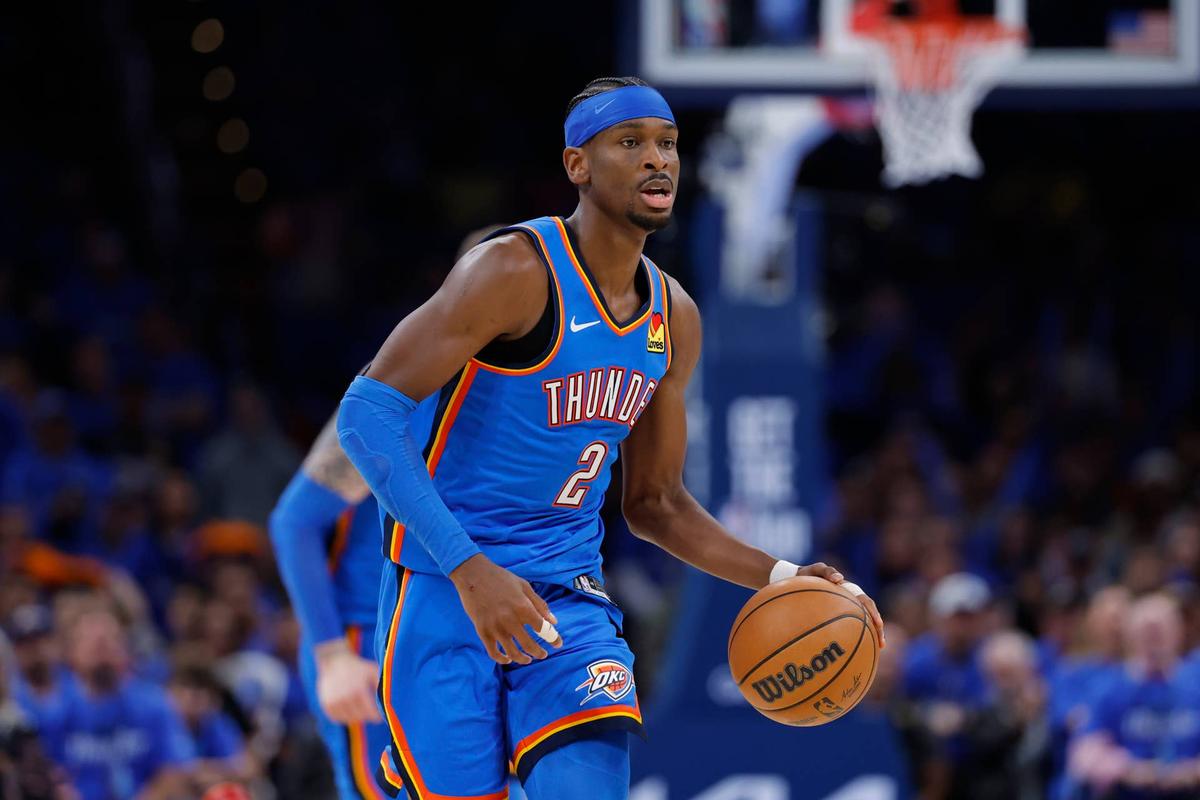  Oklahoma City Thunder guard Shai Gilgeous-Alexander (2) against the Los Angeles Lakers. © Alonzo Adams-Imagn Images