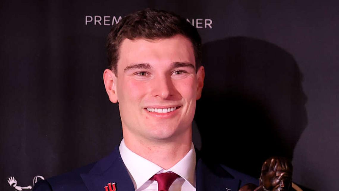 Dec 13, 2025; New York, NY, USA; Indiana Hoosiers quarterback Fernando Mendoza poses for photos with the Heisman trophy during a press conference at the New York Marriott Marquis after winning the award. Mandatory Credit: Brad Penner-Imagn Images | Brad Penner-Imagn Images 