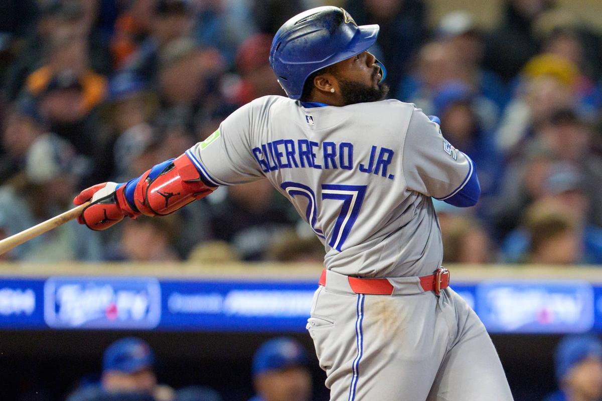  Toronto Blue Jays first baseman Vladimir Guerrero Jr. (27) against the Minnesota Twins. © Matt Blewett-Imagn Images