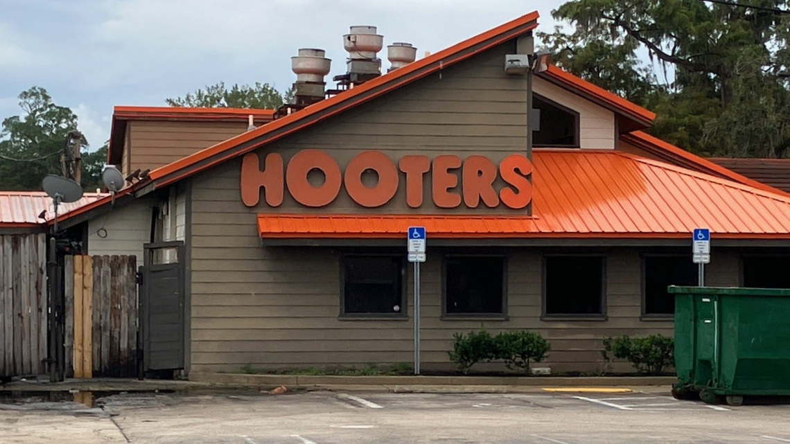 After 40 years, Jacksonville's last Hooters restaurant abruptly closes