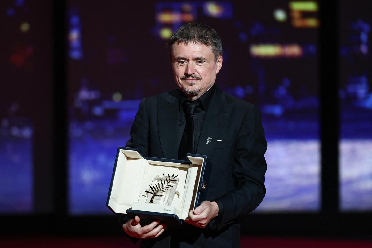 Director Cristian Mungiu, Palme d'Or award winner for the film "Fjord", poses  on stage during the closing ceremony of the 79th Cannes Film Festival in Cannes, France, May 23, 2026. REUTERS/Sarah Meyssonnier
